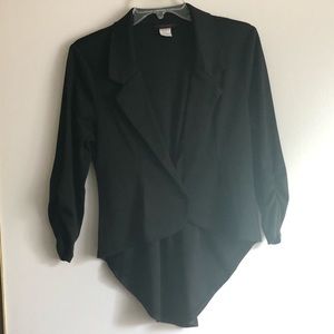 Hi-low cut black blazer
